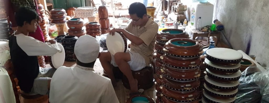 alat musik hadroh, alat hadroh komplit, alat hadroh darbuka, alat hadroh bandung, alat hadroh lengkap, alat musik hadroh lengkap, alat hadroh jepara, alat hadroh terbang, alat hadroh tam "sentra hadroh jepara, hadroh troso jepara, pengrajin hadroh ukir jepara, harga satu set hadroh jepara, pengrajin rebana bangil, kawasan industri rebana" pengrajin rebana jombang, pengrajin rebana jepara, pengrajin rebana solo, pengrajin rebana gresik,